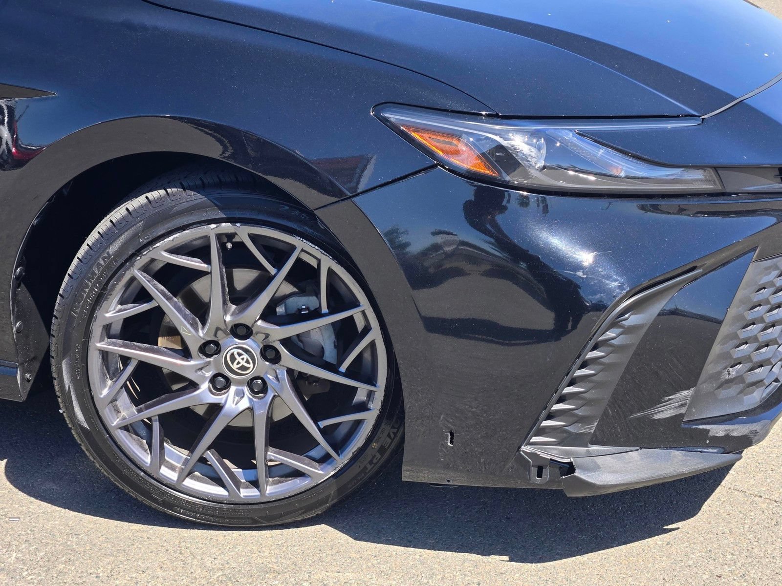 Used 2025 Toyota Camry SE FWD image 9