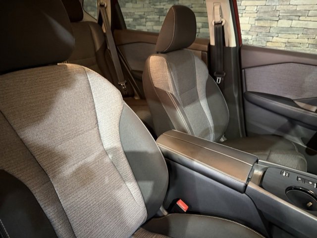 Used 2023 Nissan Rogue SV image 2