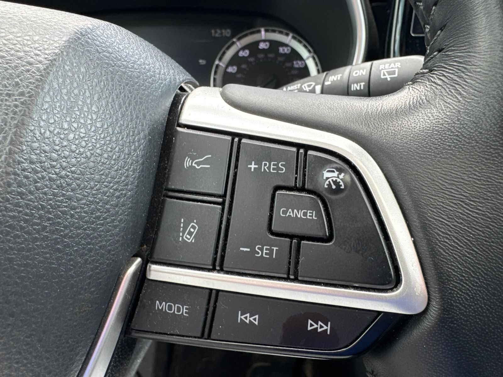 Used 2023 Toyota Highlander XSE AWD/4WD image 20