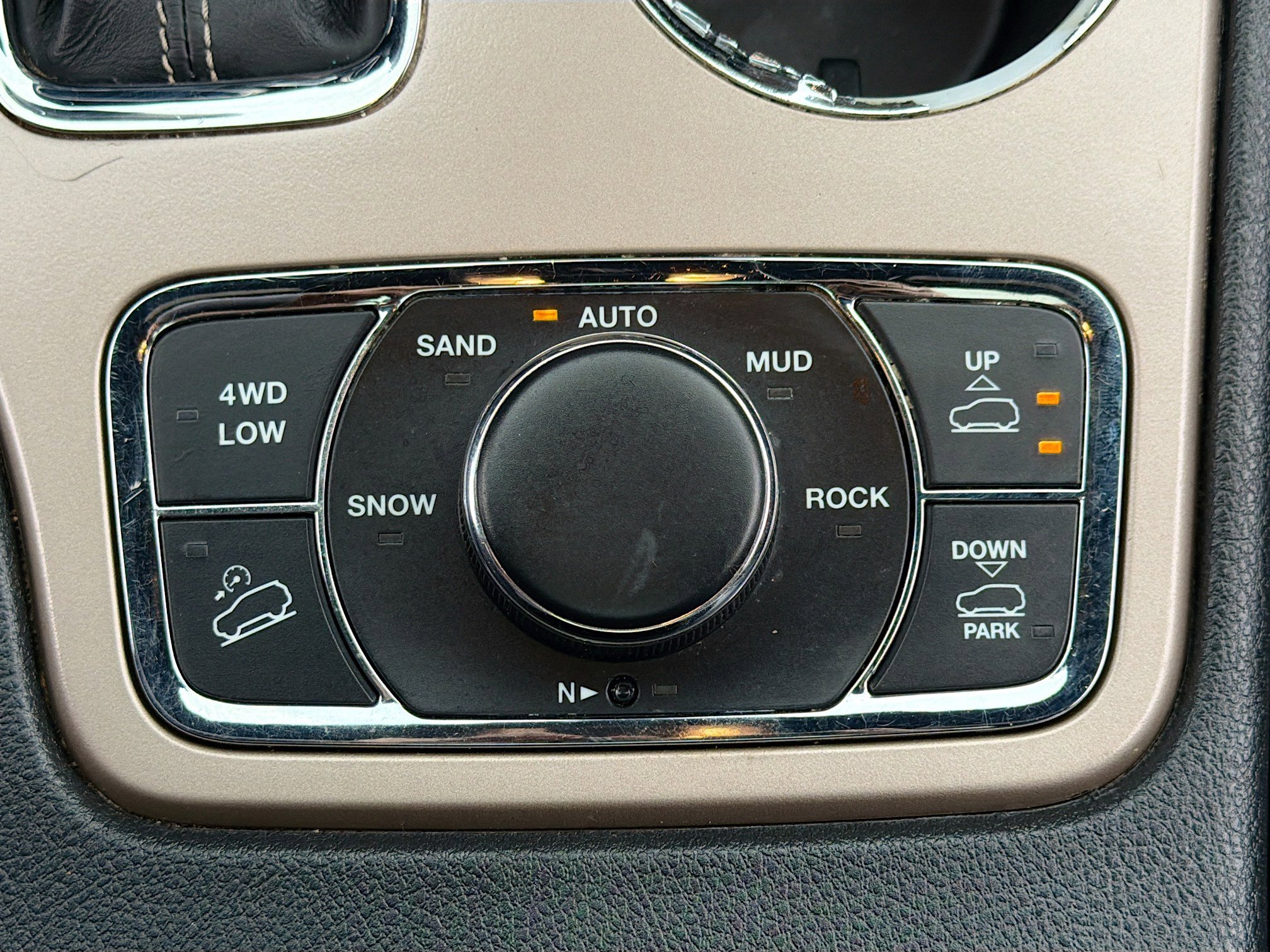 Used 2017 Jeep Grand Cherokee Overland w/ Jeep Active Safety Group image 26