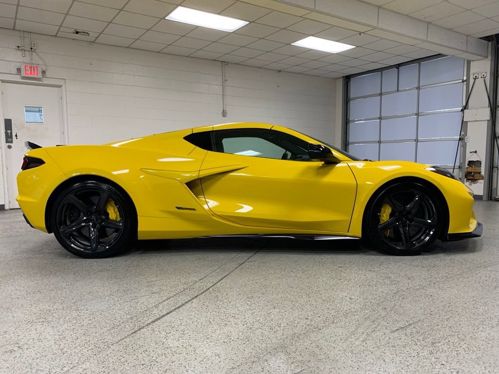 Used 2025 Chevrolet Corvette E-Ray AWD/4WD image 9