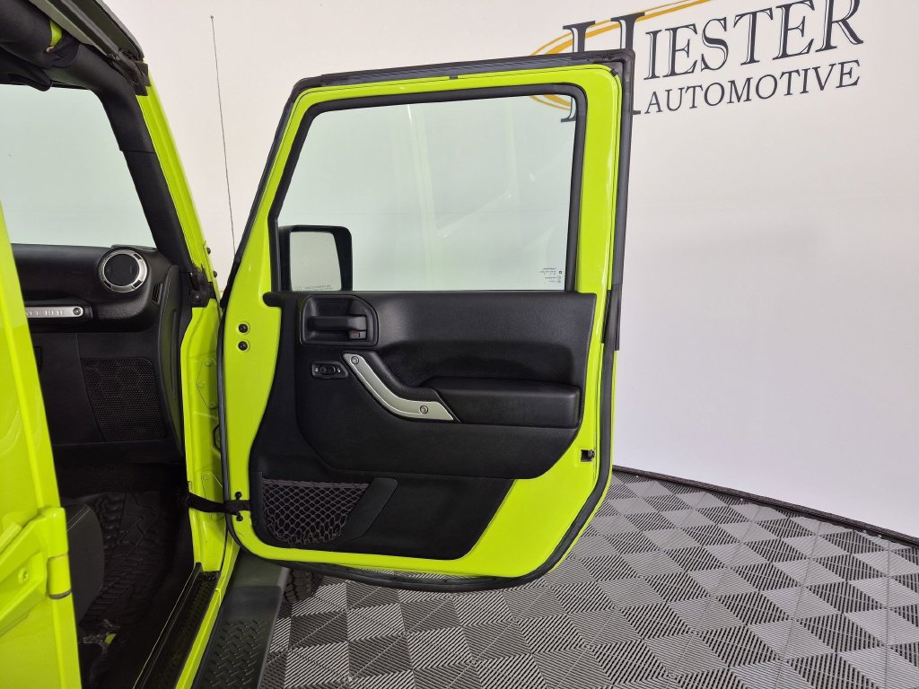 Used 2016 Jeep Wrangler Unlimited Sahara w/ Connectivity Group AWD/4WD image 34
