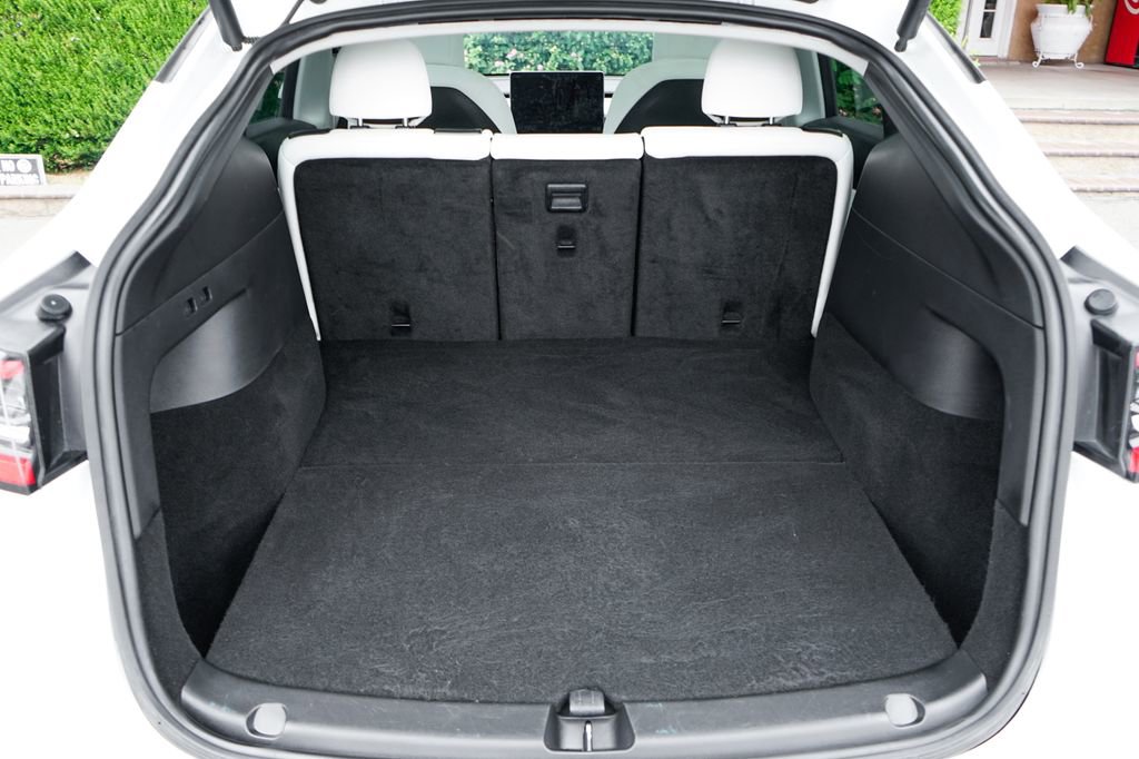 Used 2020 Tesla Model Y Long Range image 8