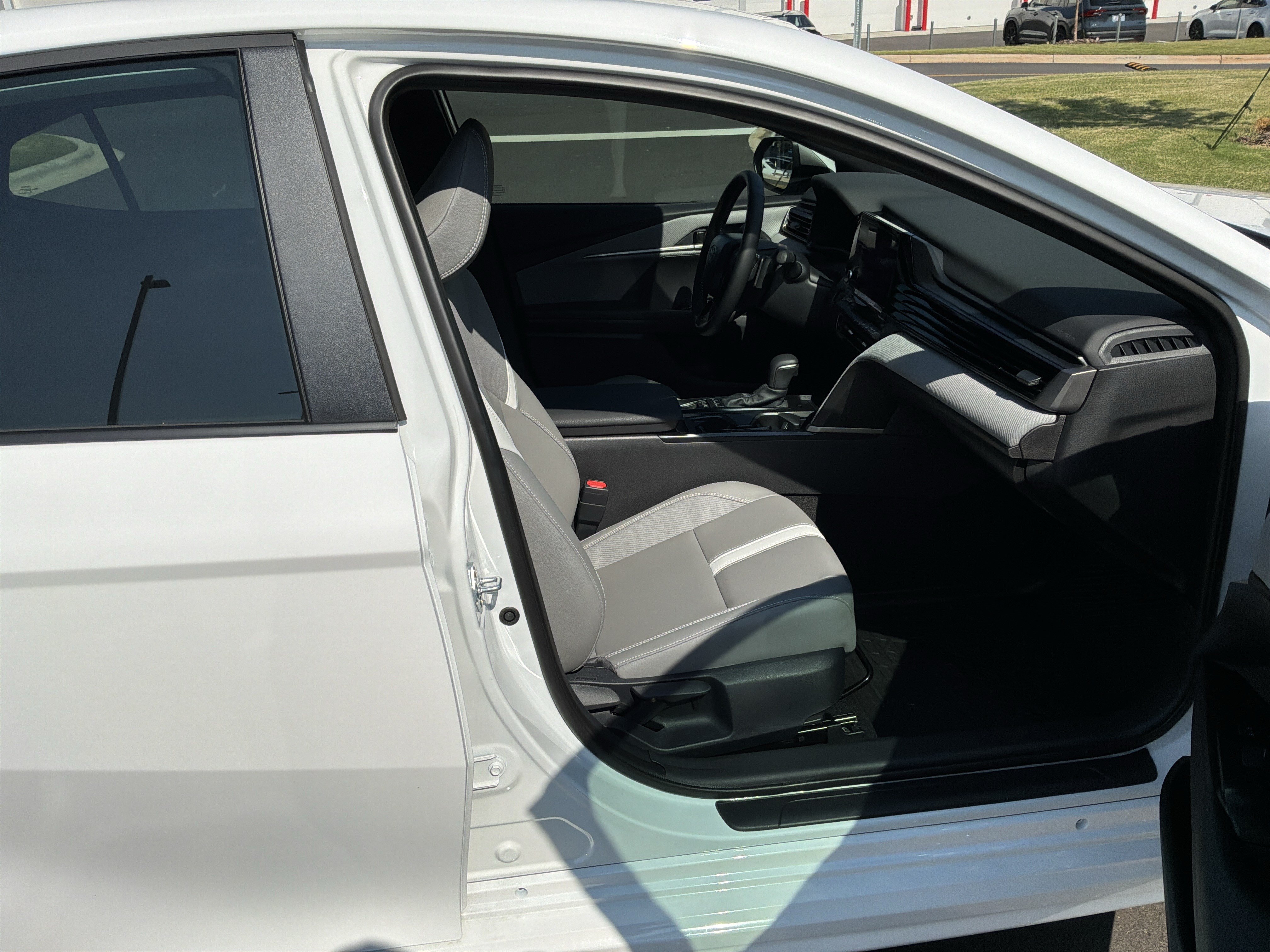 Used 2026 Toyota Camry SE w/ Convenience Package FWD image 32