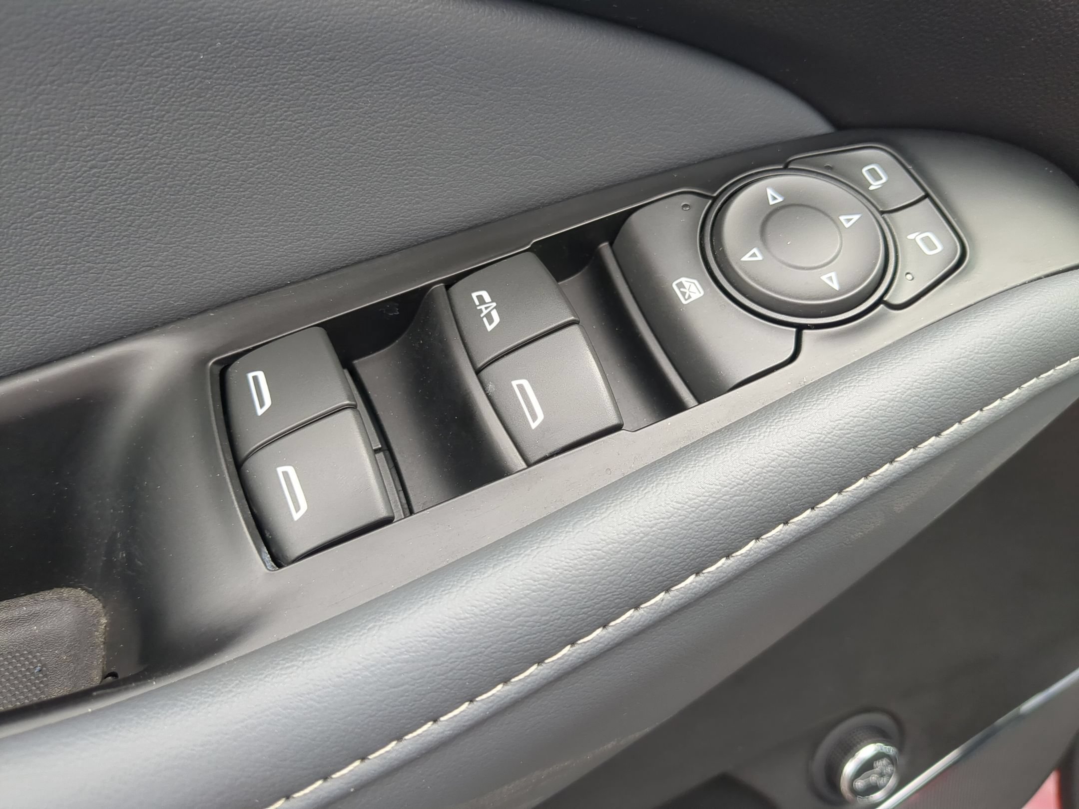 Used 2023 Buick Enclave Essence w/ Sport Touring Edition FWD image 21
