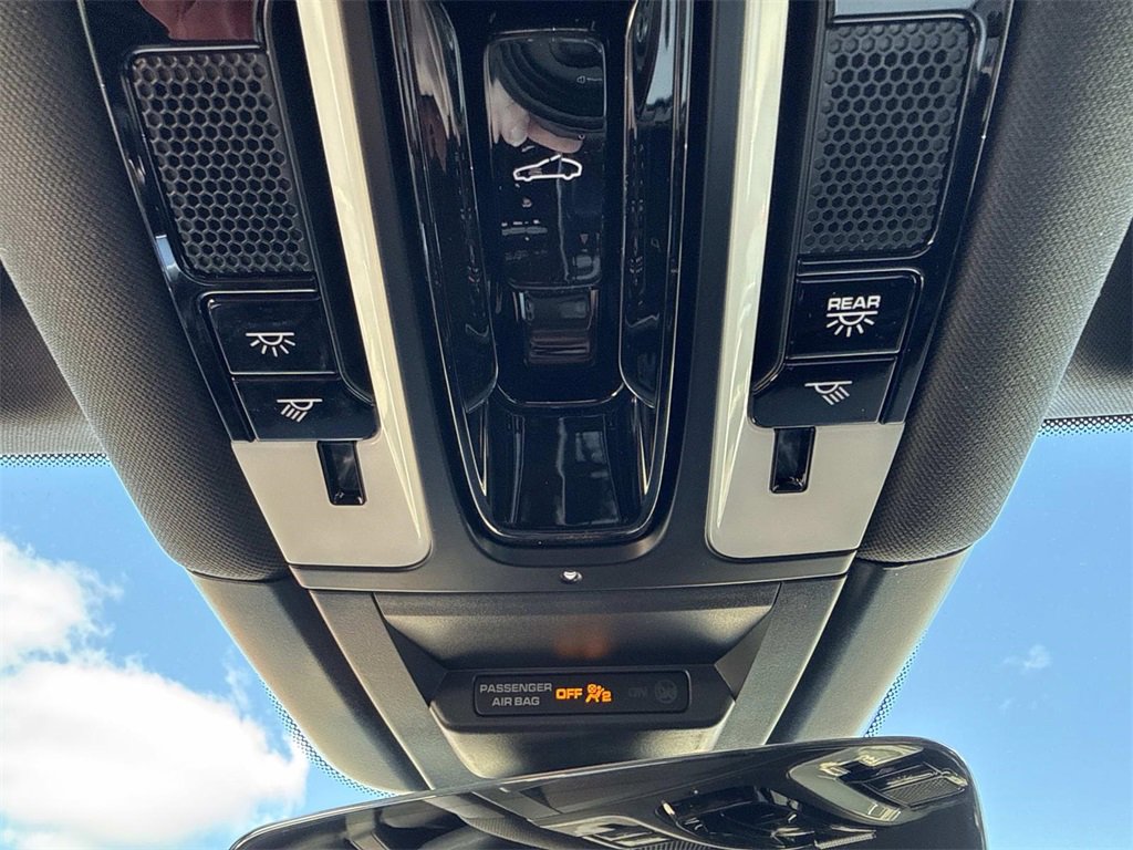 Used 2019 Porsche Cayenne image 24