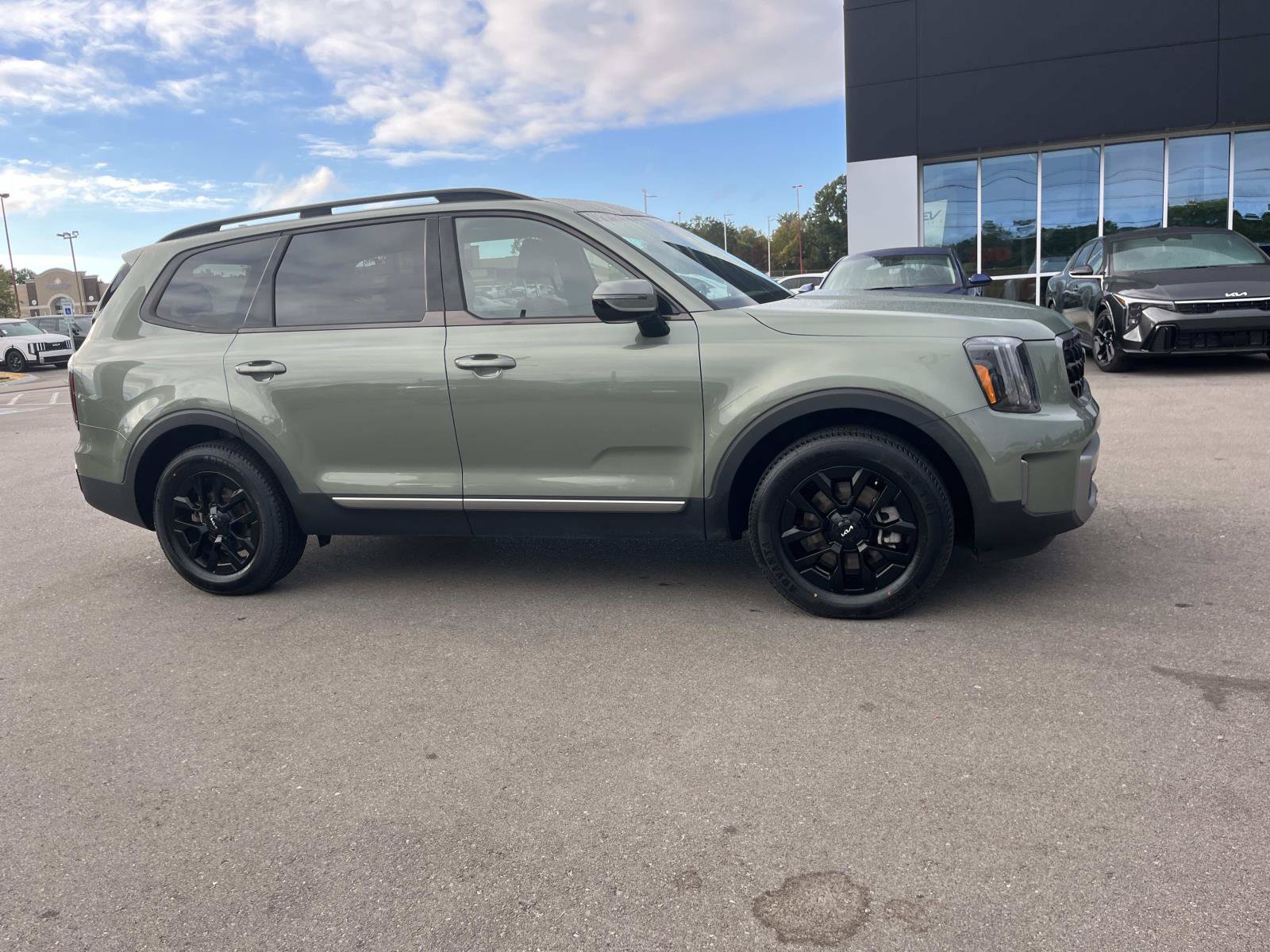 Used 2023 Kia Telluride SX X-Pro AWD/4WD image 2