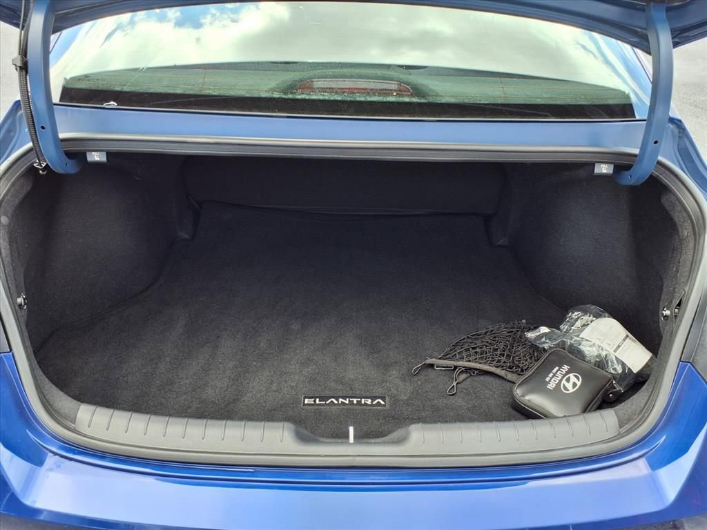 Used 2023 Hyundai Elantra SEL w/ Cargo Package image 25