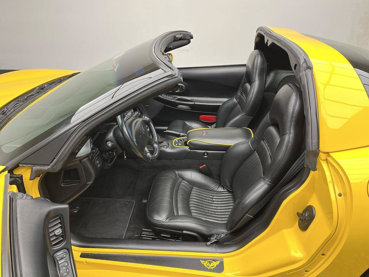 Used 2000 Chevrolet Corvette Coupe w/ Roof Pkg RWD image 3