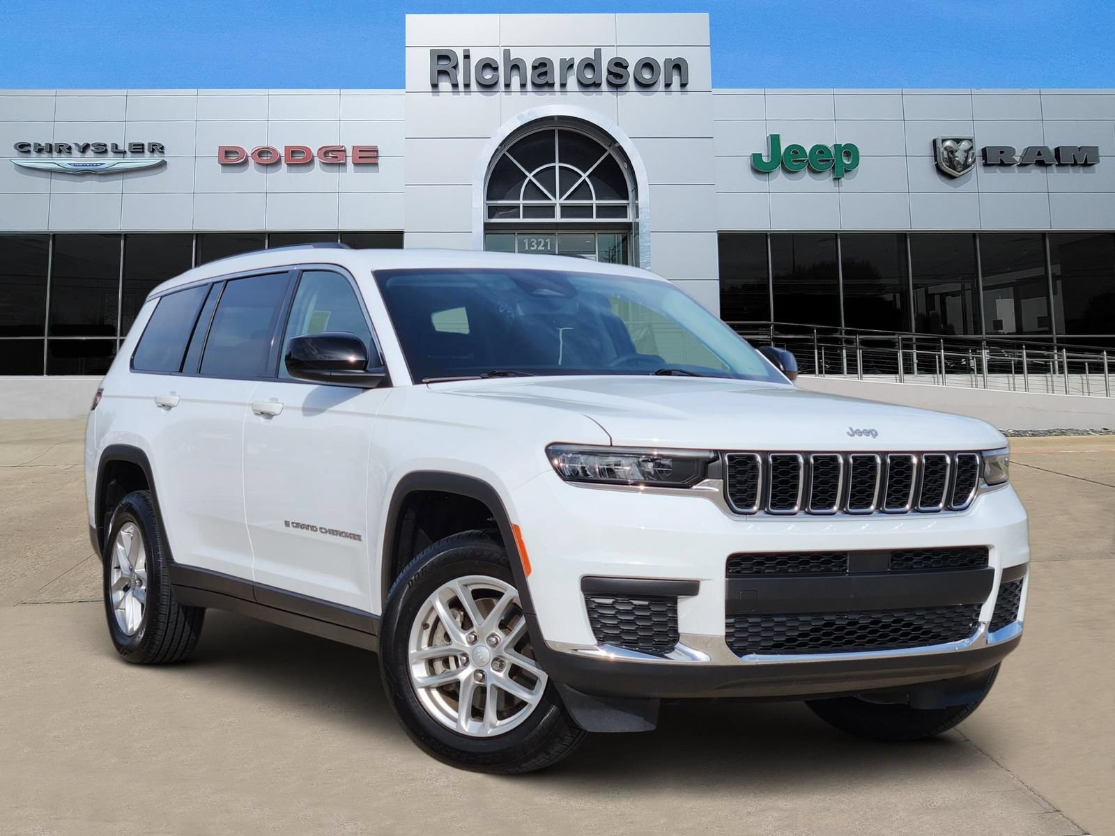 Used 2023 Jeep Grand Cherokee L Laredo w/ Luxury Tech Group I AWD/4WD video 1