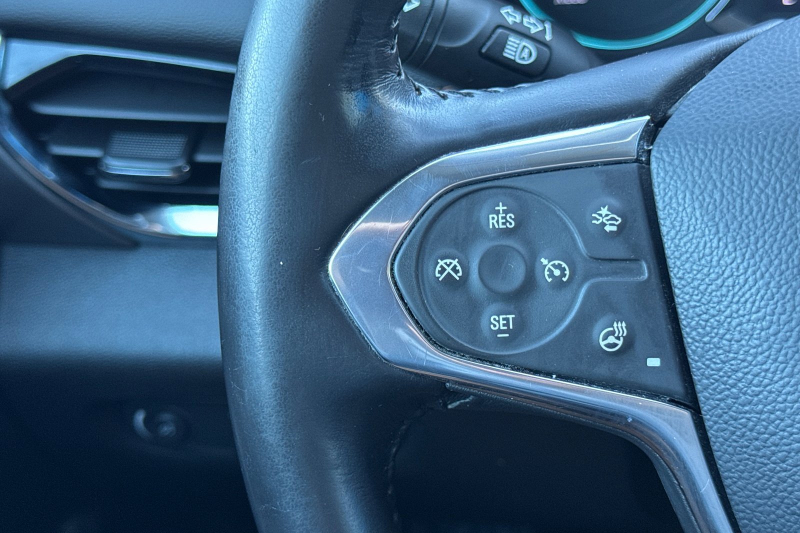 Used 2020 Chevrolet Traverse LT w/ LPO, Blackout Package image 39