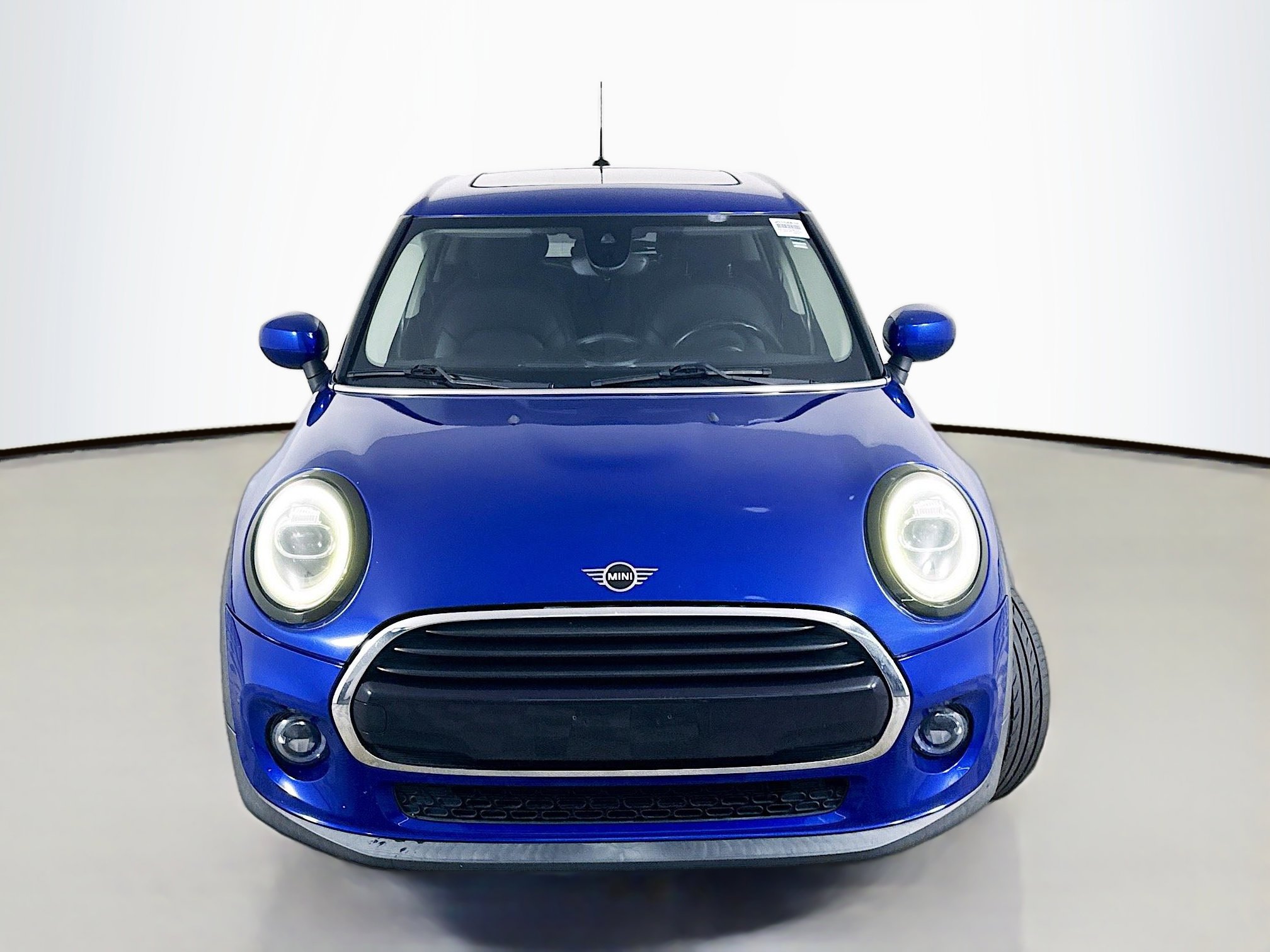 Used 2020 MINI Cooper 4-Door Hardtop video 2