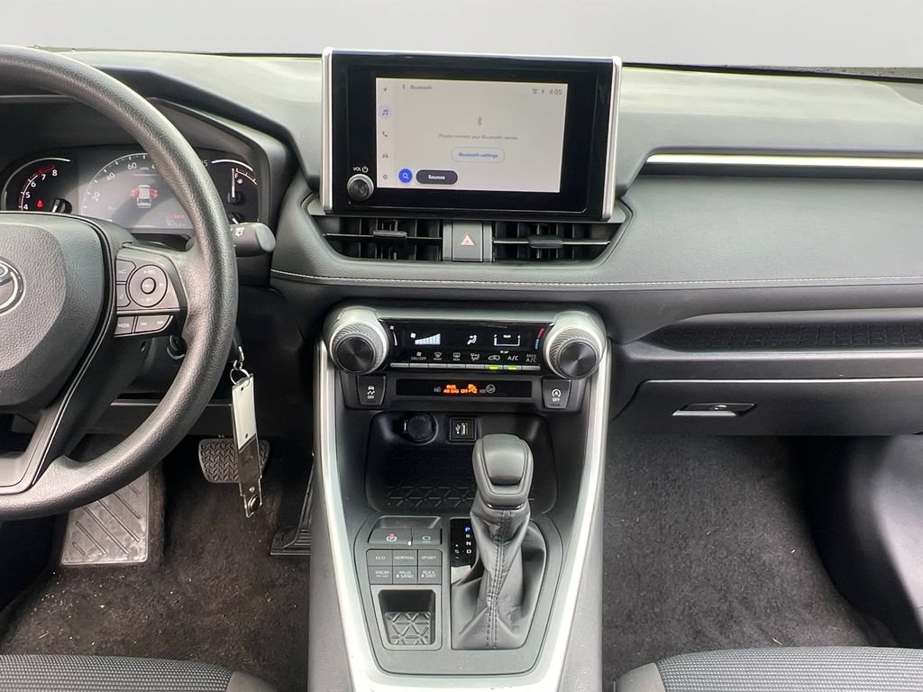 Used 2025 Toyota RAV4 LE AWD/4WD image 14