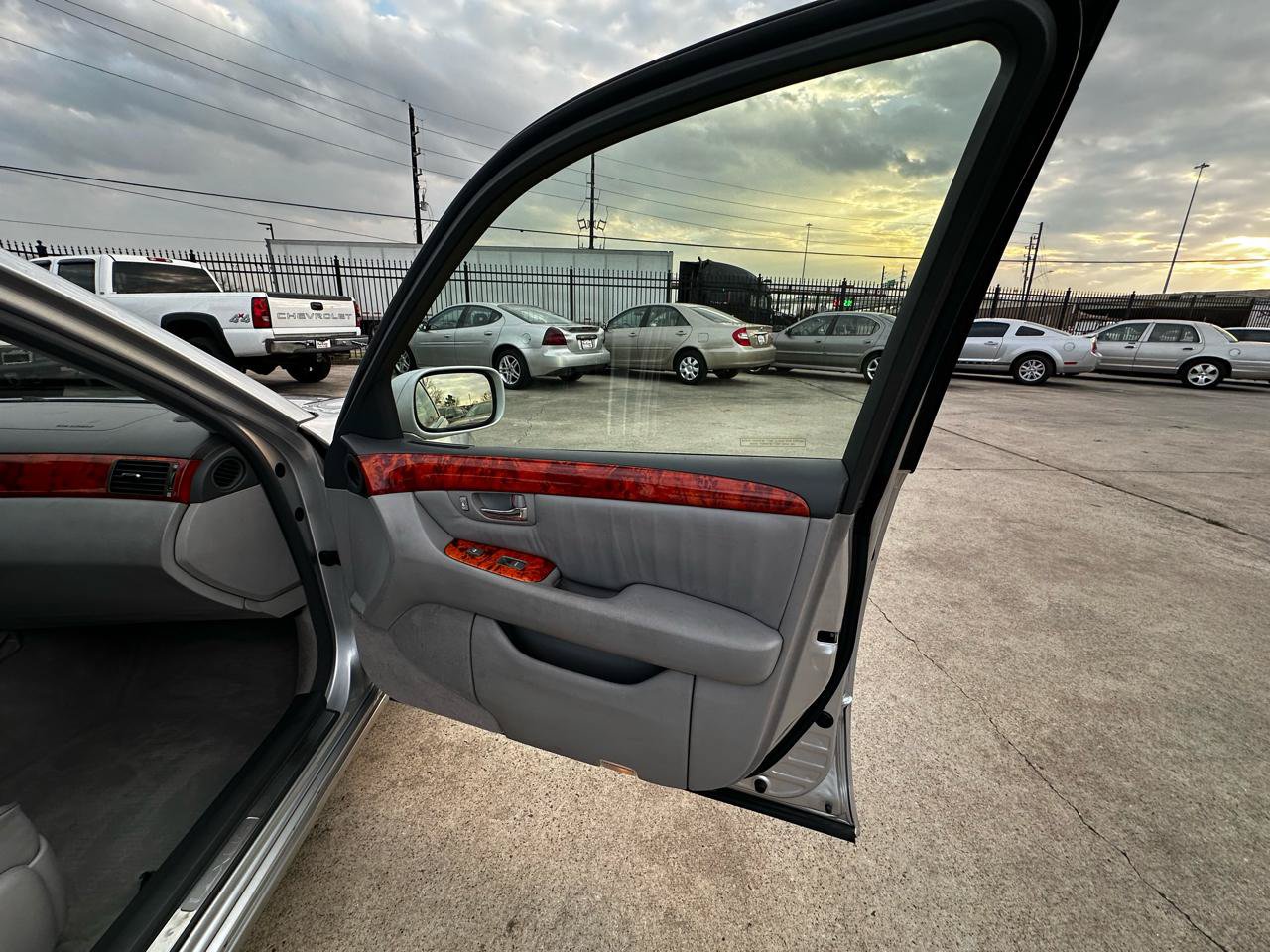 Used 2004 Lexus LS 430 w/ Premium Pkg RWD image 51