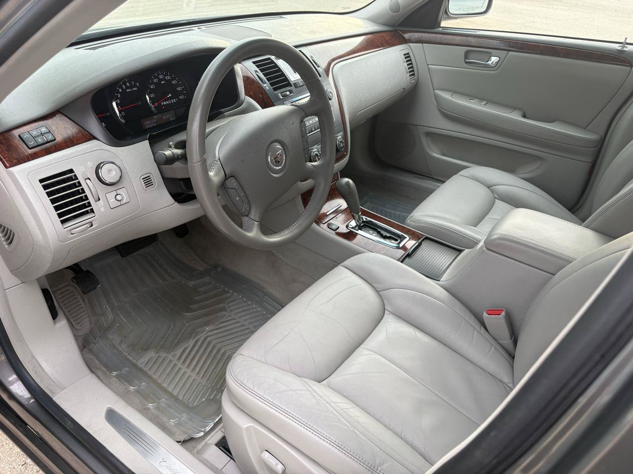 Used 2006 Cadillac DTS FWD image 66