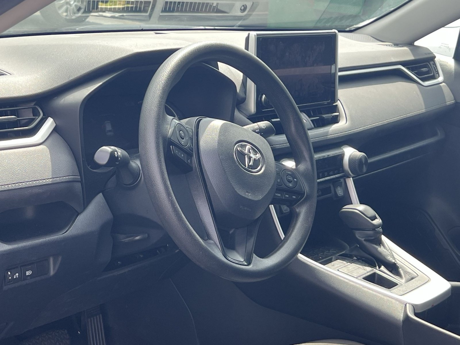 Used 2023 Toyota RAV4 LE AWD/4WD image 14