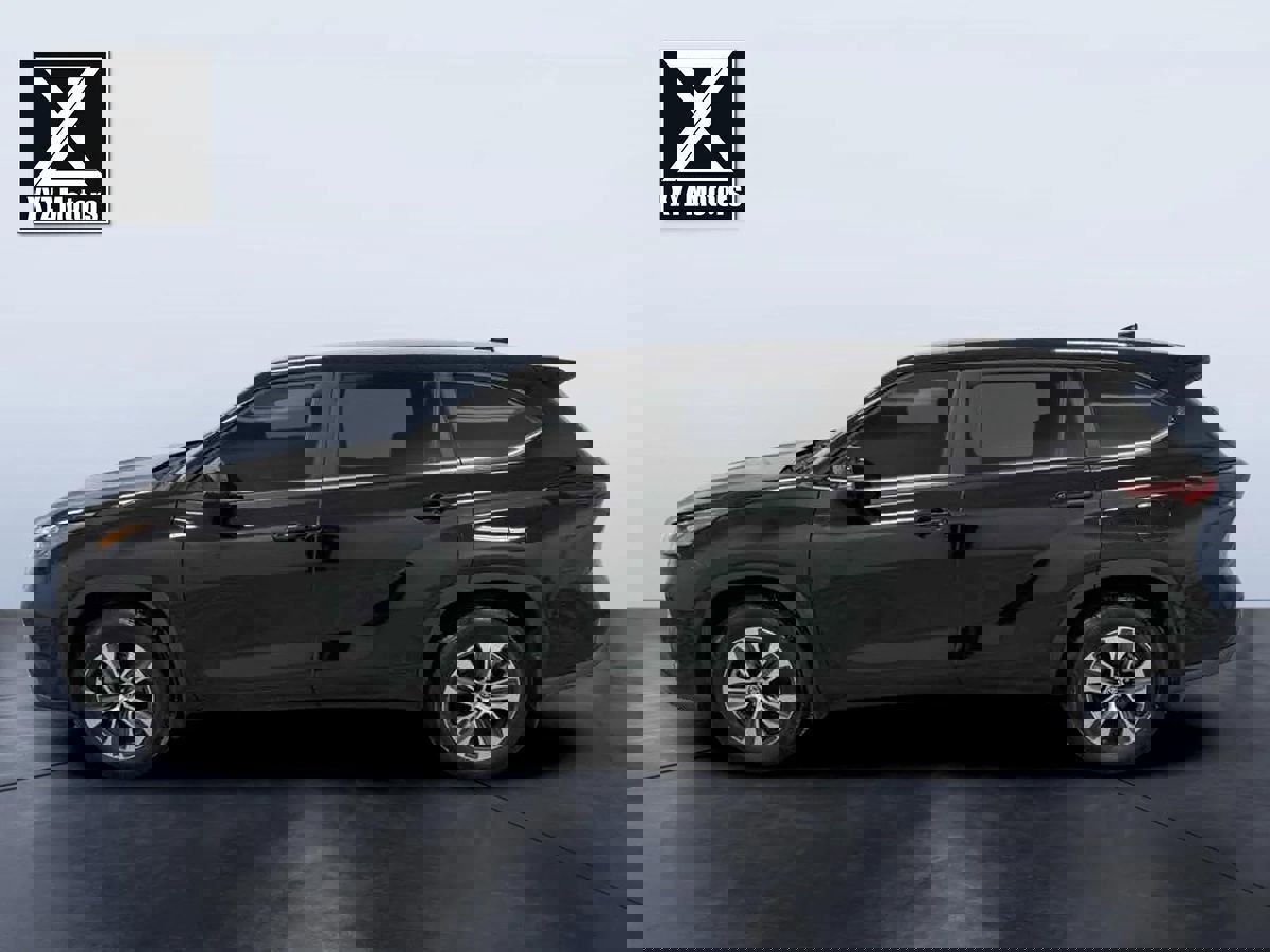 Used 2024 Toyota Highlander XLE image 3