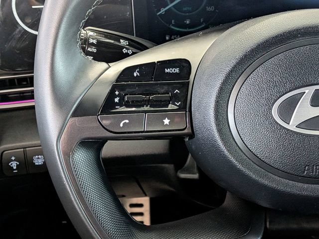 Used 2025 Hyundai Elantra SEL FWD image 15