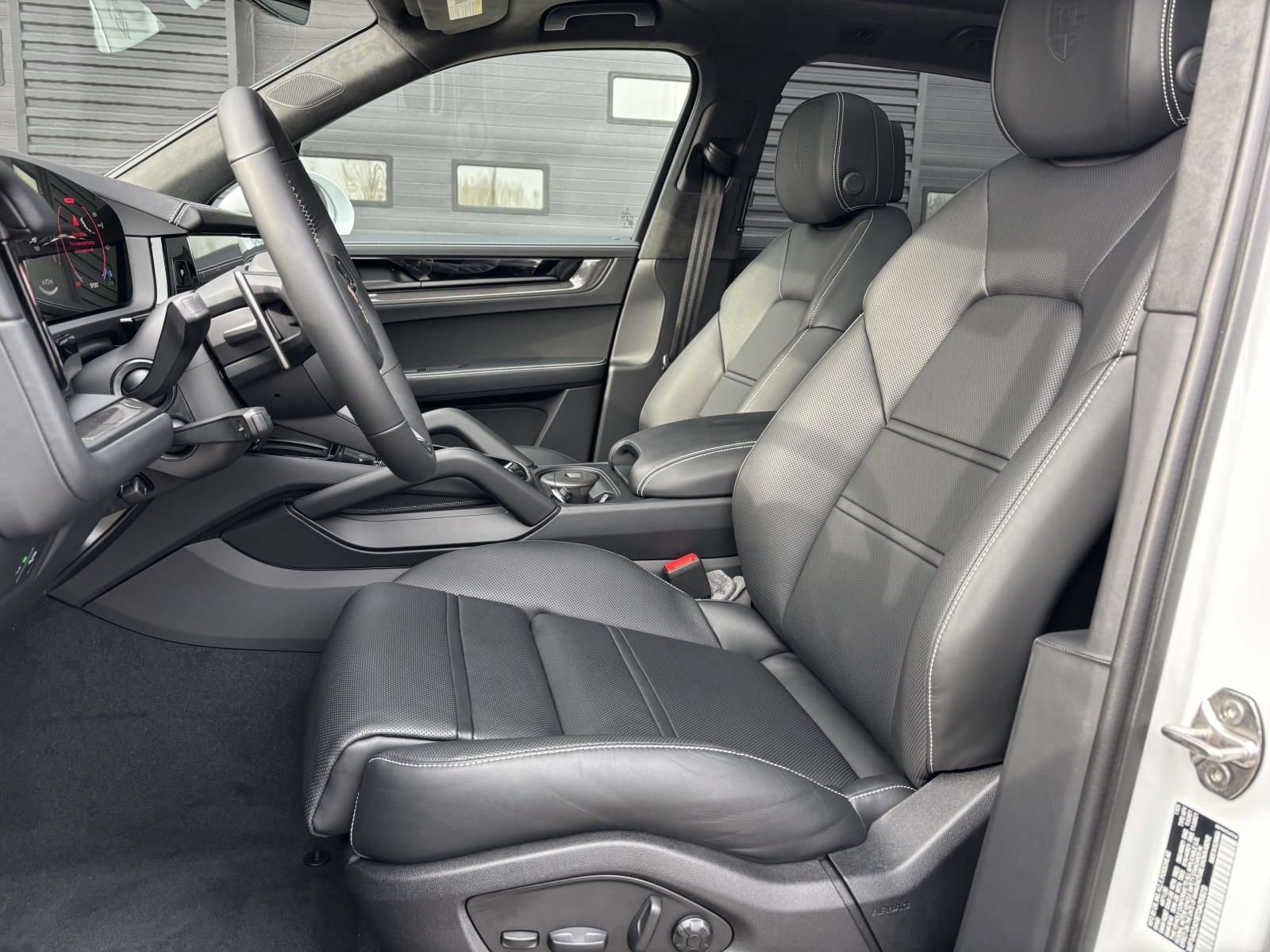 New 2026 Porsche Cayenne GTS AWD/4WD image 5