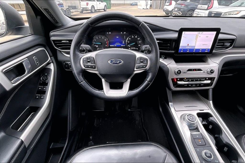 Used 2021 Ford Explorer XLT w/ Equipment Group 202A image 5