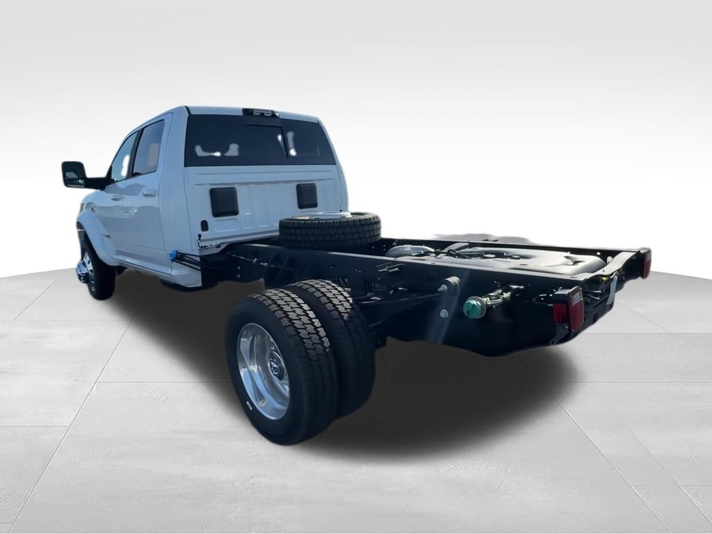 New 2026 RAM 4500 4x4 Crew Cab DRW w/ Laramie Trim Package image 6