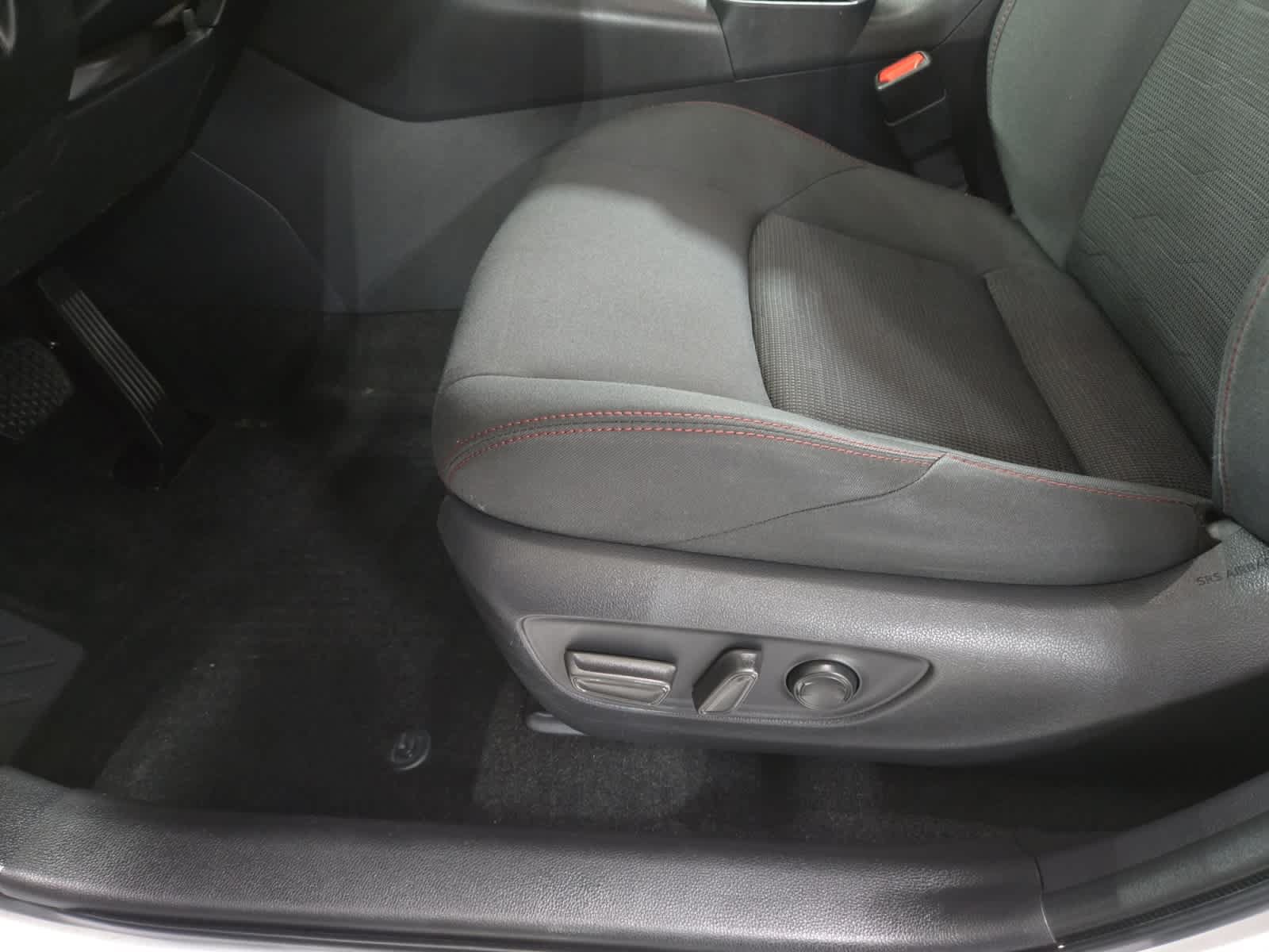 Used 2022 Toyota RAV4 SE w/ Carpet Mat Package (TMS) AWD/4WD image 29