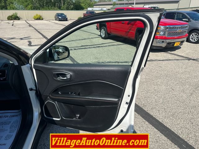 Used 2018 Jeep Compass Limited AWD/4WD image 41