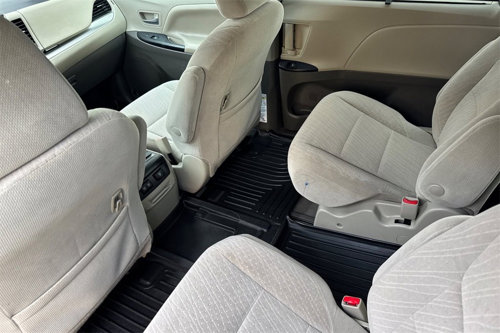Used 2020 Toyota Sienna LE image 13
