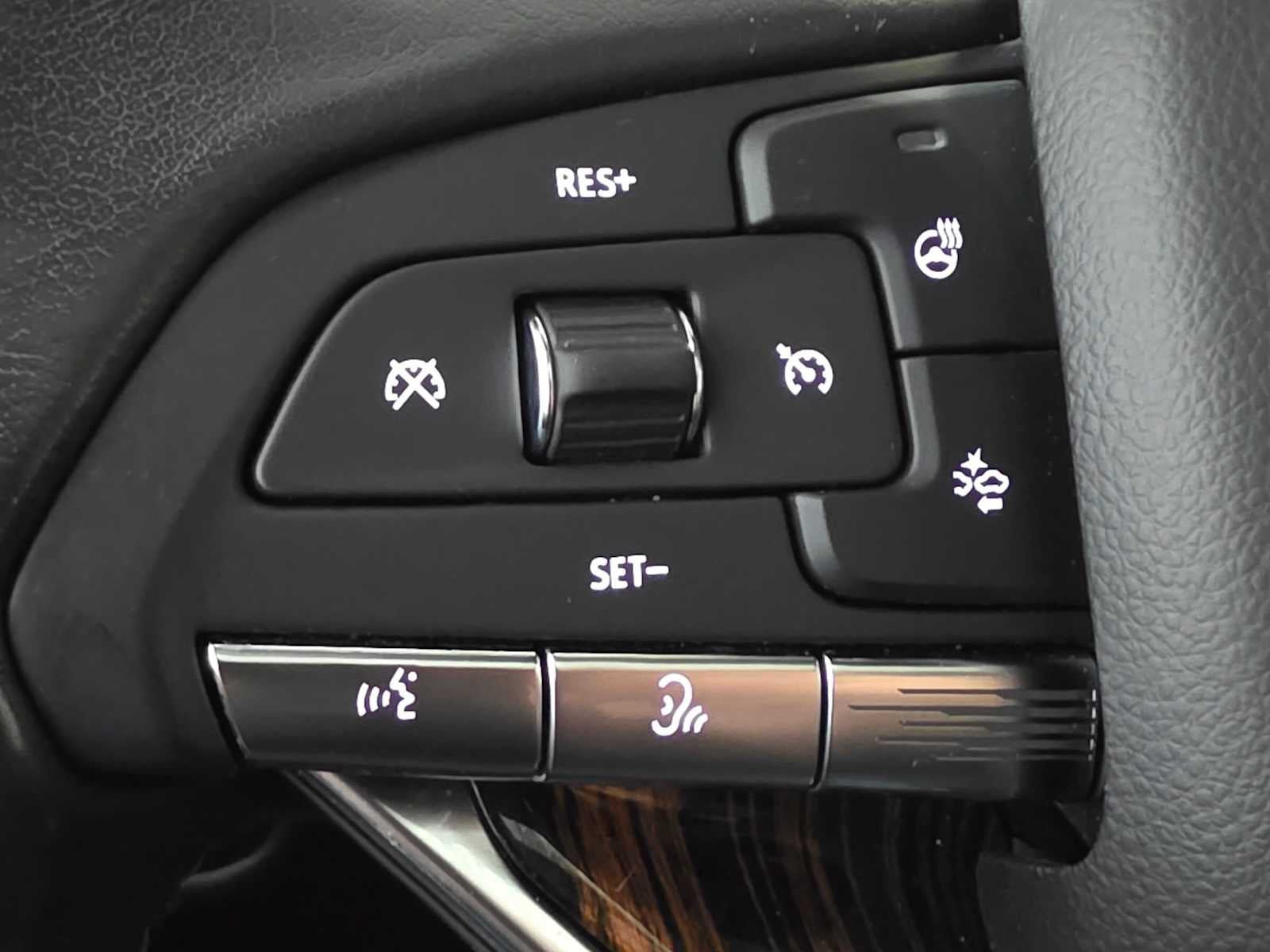 Certified 2021 Cadillac Escalade Premium Luxury w/ LPO, Illumination Package AWD/4WD image 31