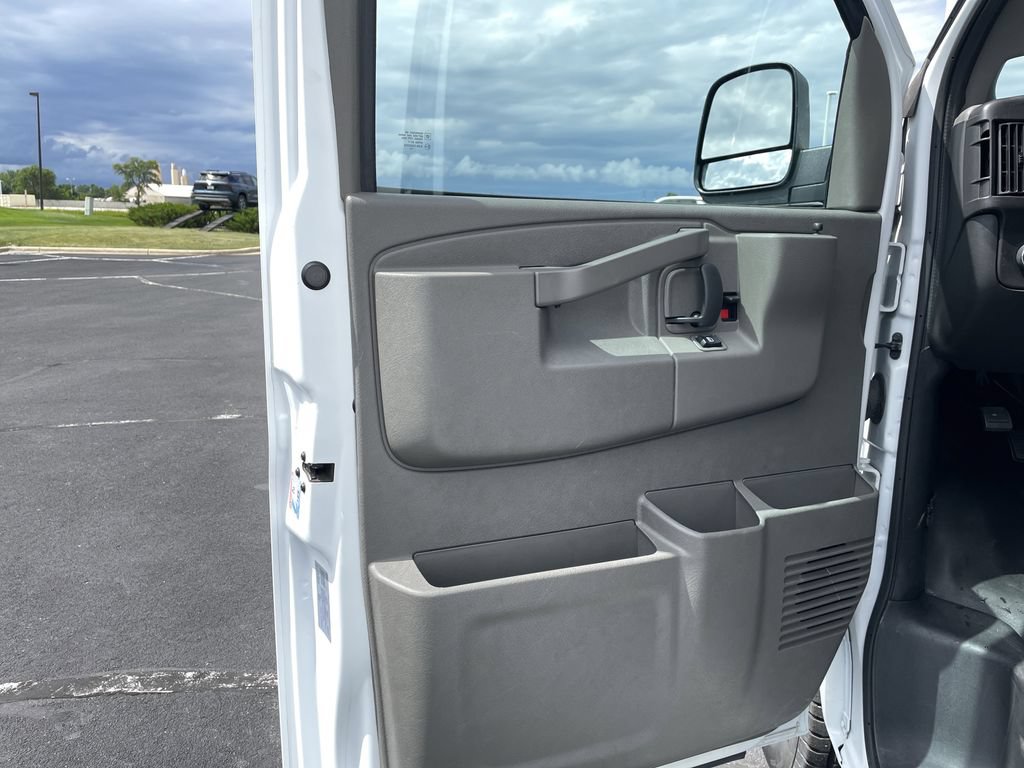 Used 2024 Chevrolet Express 2500 w/ Driver Convenience Package RWD image 18
