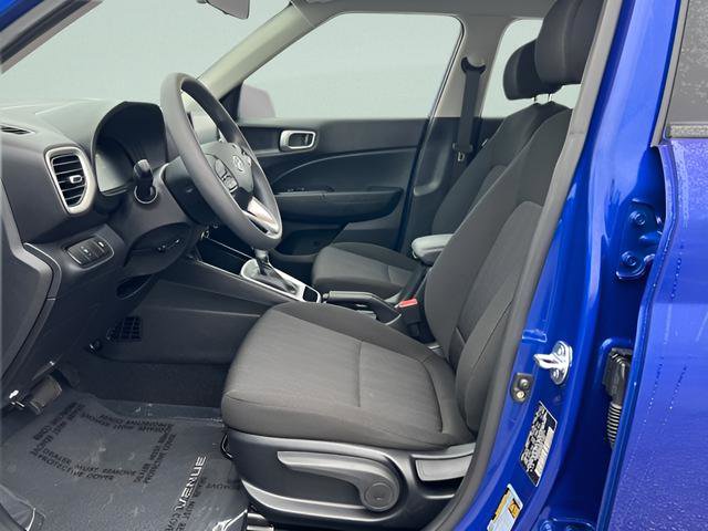 Certified 2025 Hyundai Venue SE image 9