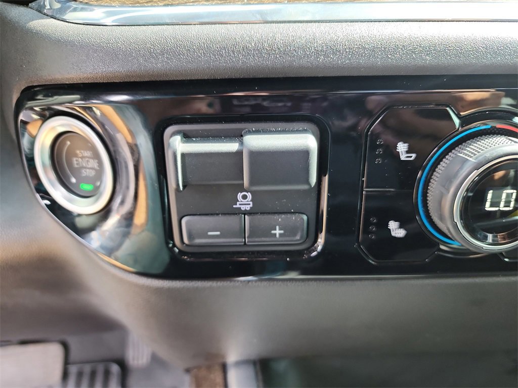 Used 2025 Chevrolet Silverado 3500 LT image 23