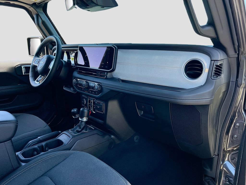 Certified 2025 Jeep Wrangler Unlimited Sahara w/ Safety Group image 27