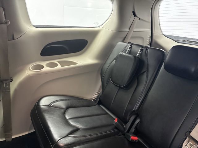 Used 2024 Chrysler Pacifica Touring-L image 39