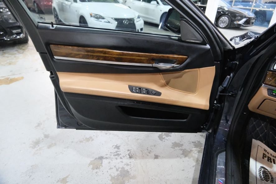 Used 2015 BMW 750Li xDrive AWD/4WD image 18