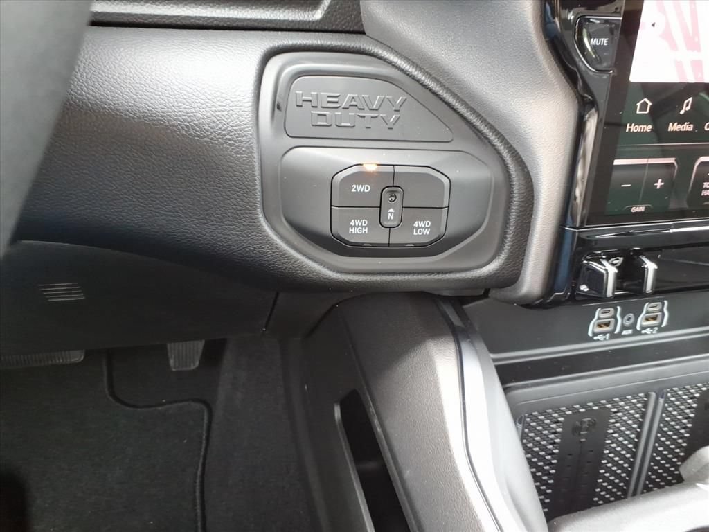 New 2026 RAM 2500 Laramie AWD/4WD image 16