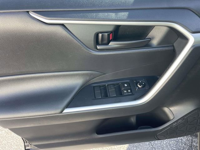 Used 2020 Toyota RAV4 LE FWD image 23