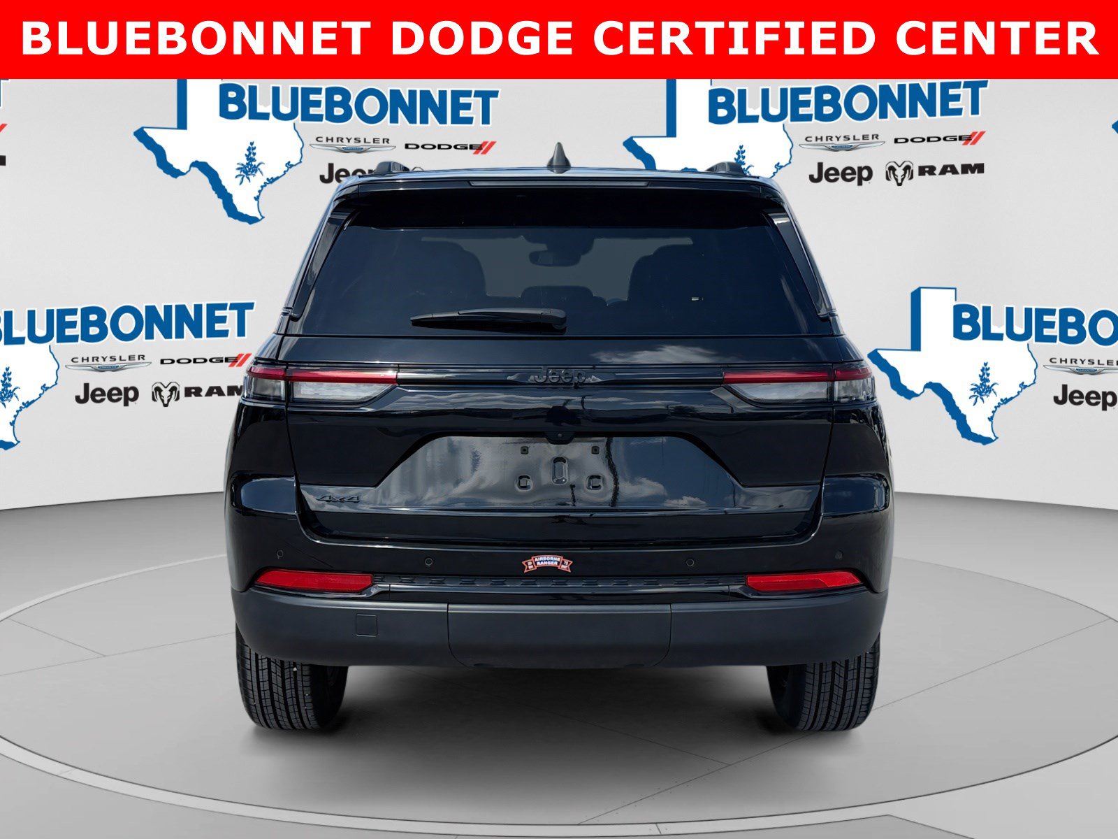 Used 2024 Jeep Grand Cherokee Altitude AWD/4WD image 6