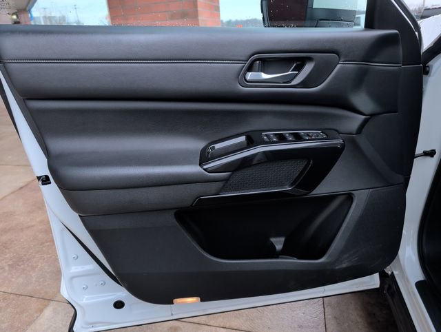 Used 2022 Nissan Pathfinder SV w/ SV Premium Package image 13