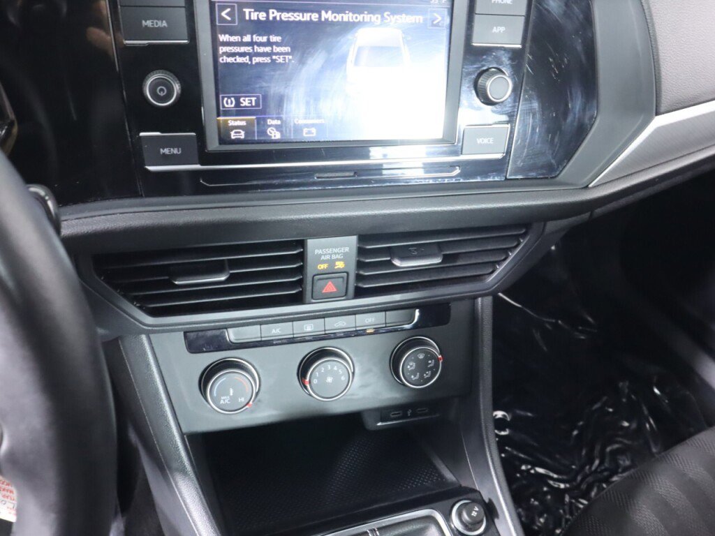 Used 2023 Volkswagen Jetta Sport image 15