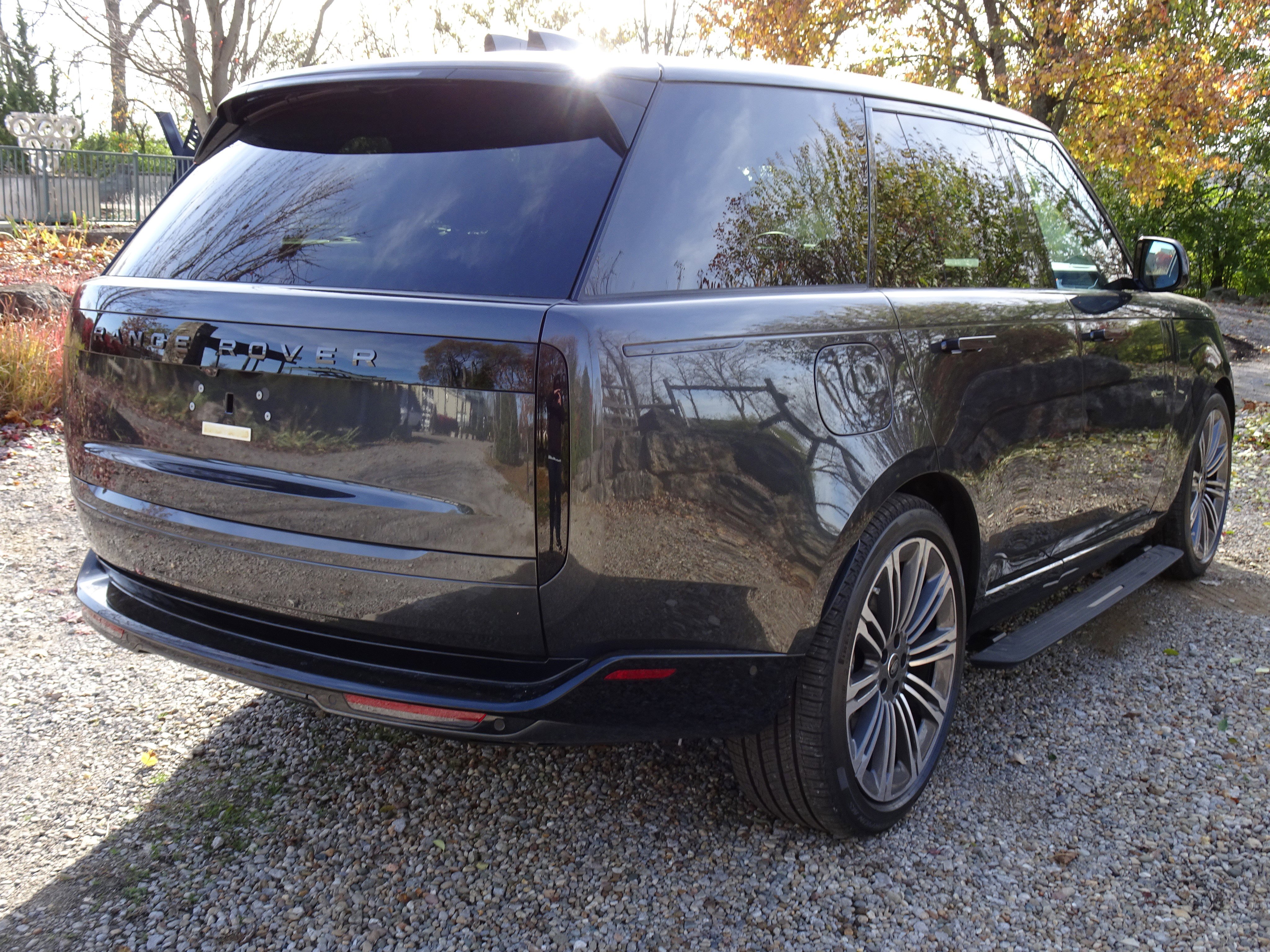 New 2025 Land Rover Range Rover SE image 11