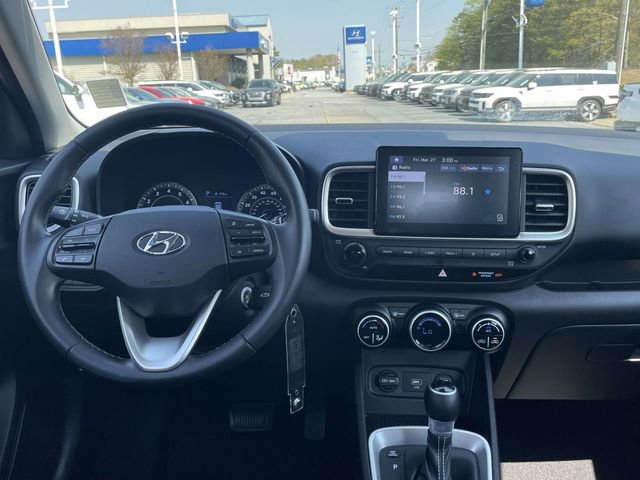Certified 2021 Hyundai Venue SEL FWD image 8