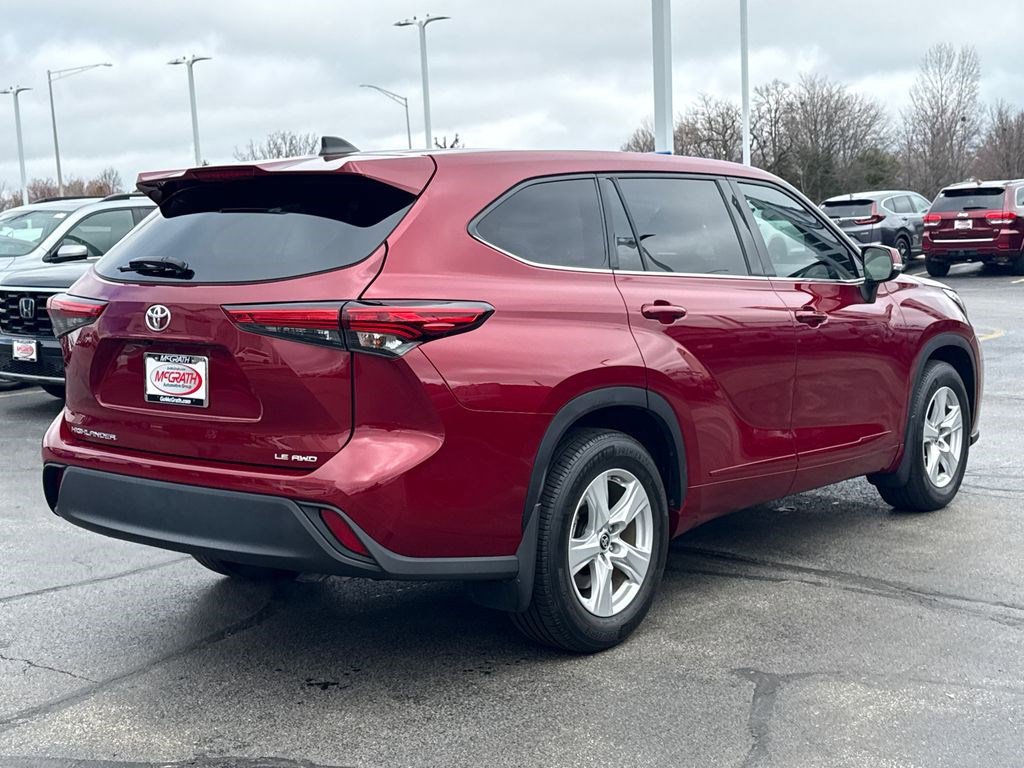 Used 2022 Toyota Highlander LE image 11
