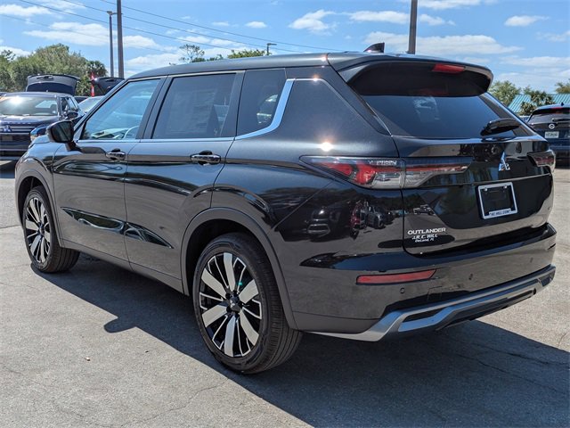 New 2025 Mitsubishi Outlander SE image 6