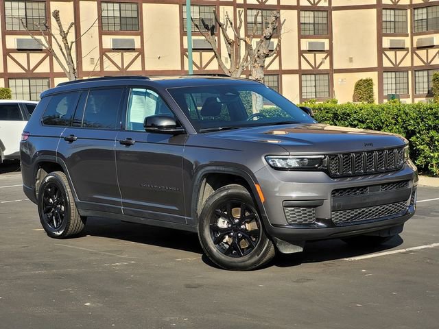 Used 2024 Jeep Grand Cherokee L Laredo image 2