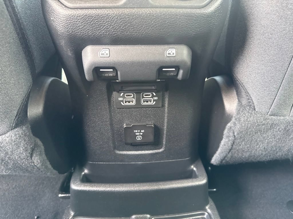 Used 2025 Jeep Wrangler Unlimited Sahara AWD/4WD image 37