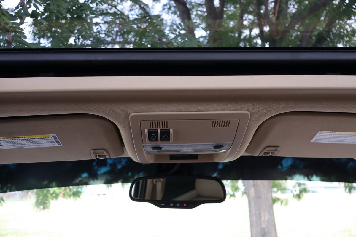 Used 2012 Cadillac Escalade EXT Luxury image 29