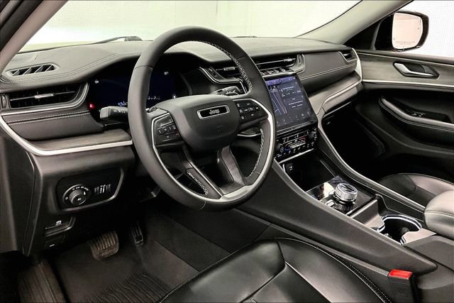 Used 2024 Jeep Grand Cherokee L Limited AWD/4WD image 16