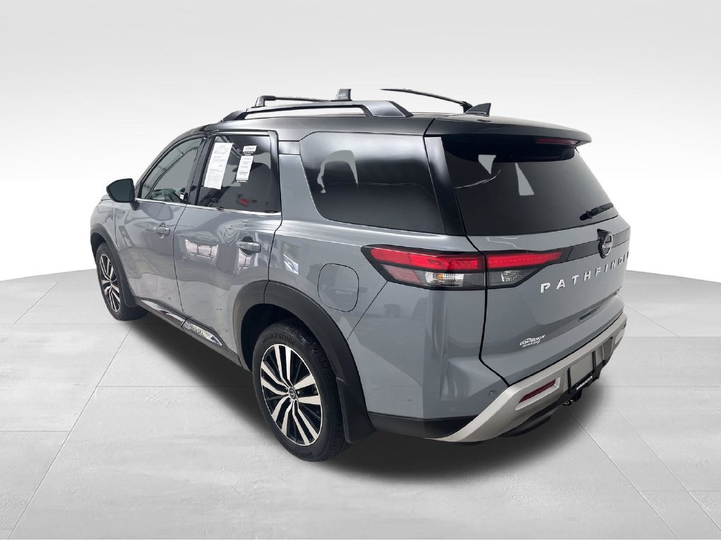 Certified 2025 Nissan Pathfinder Platinum w/ Cargo Package AWD/4WD image 3
