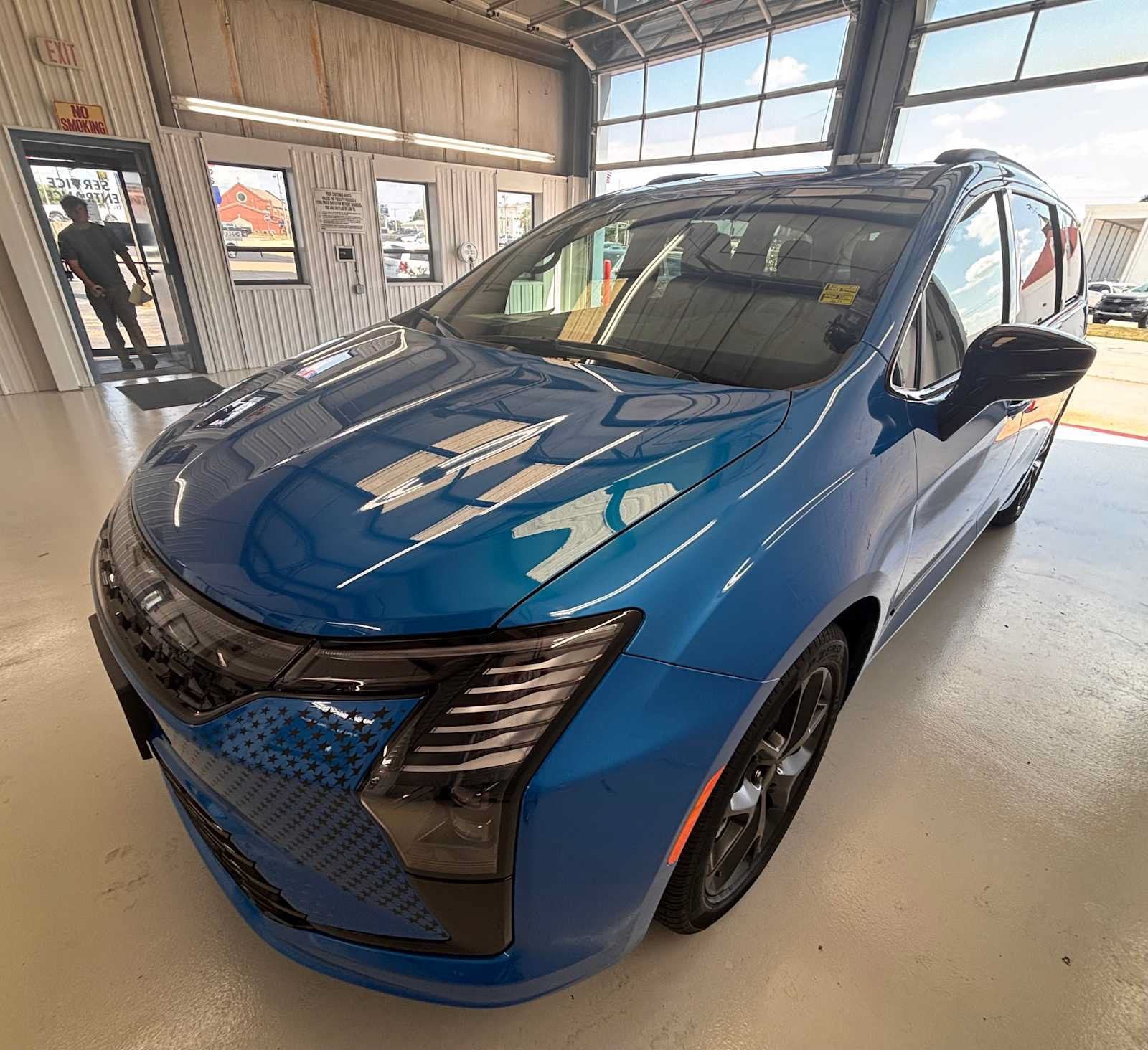 New 2027 Chrysler Pacifica Select FWD image 5